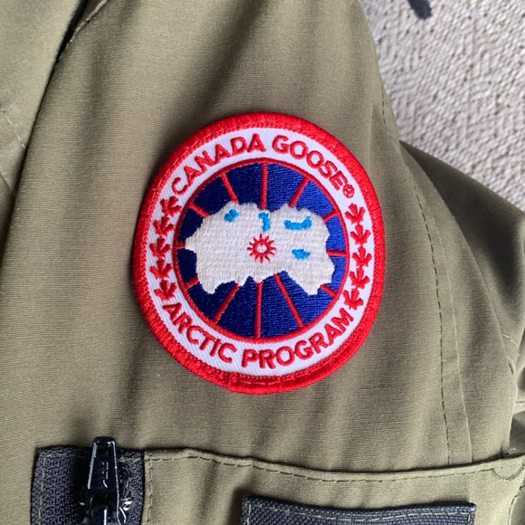 Canada Goose montebello parka in military green - Picture 8 of 10